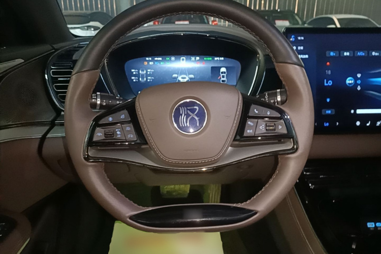 BYD Han 2024 car image #11