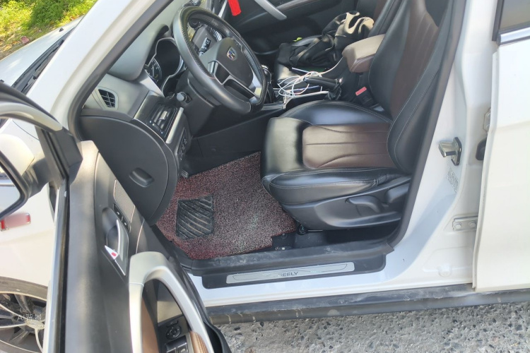 GEELY Emgrand 2016 car image #17