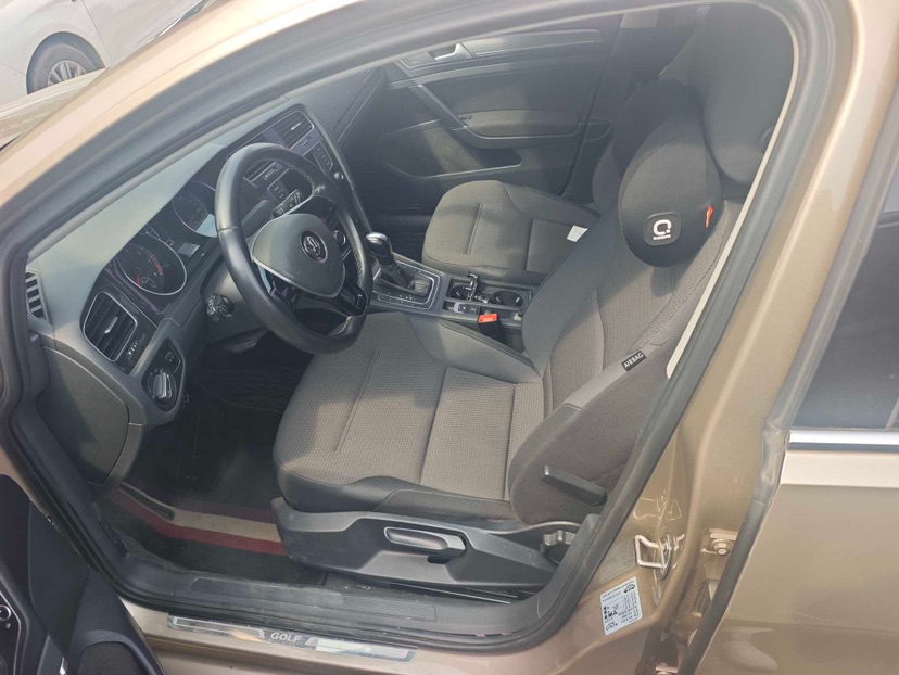 Volkswagen Golf 2017 car image #2