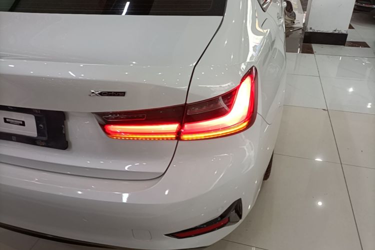BMW 3 Series 2021 car image #8