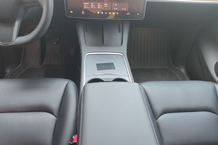 Tesla Model Y 2023 immagine di auto #18