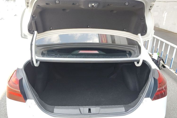 GEELY Emgrand 2019 #21 GEELY Emgrand 2019 car image #21
