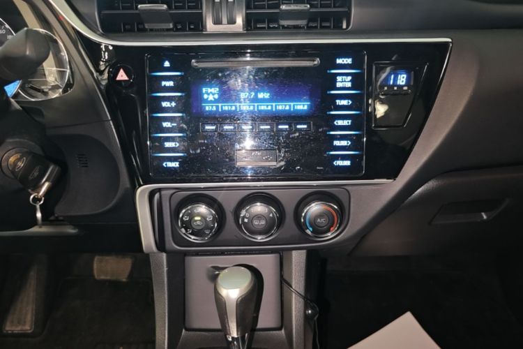 Toyota Corolla 2018 immagine di auto #16