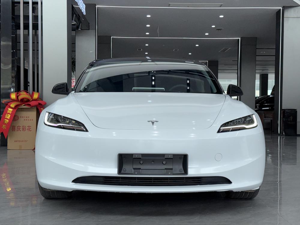 Tesla Model 3 2024 car image #2