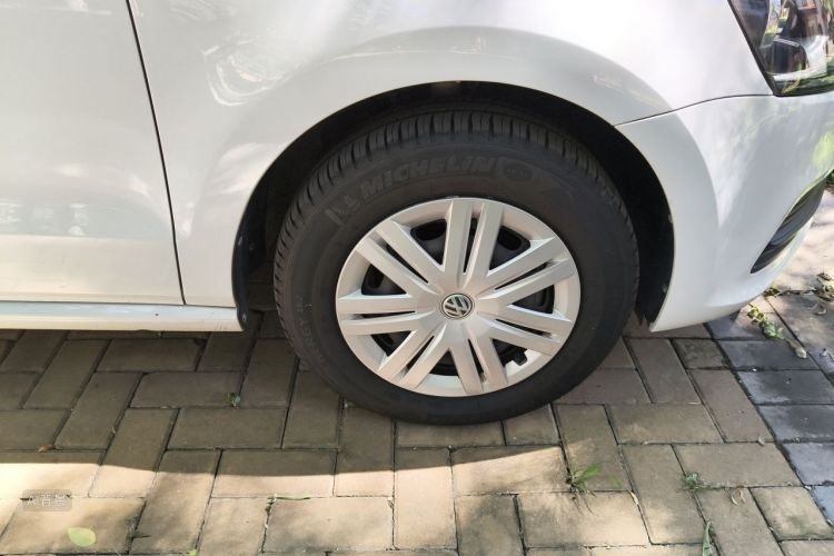 Volkswagen Polo 2017 car image #9
