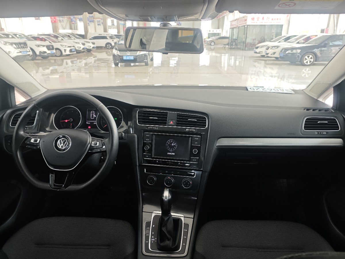 Volkswagen Golf 2018 car image #8