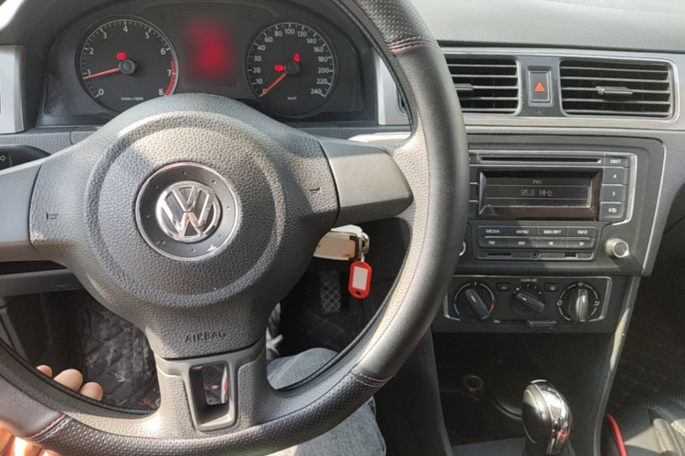 Volkswagen Santana 2016 car image #10