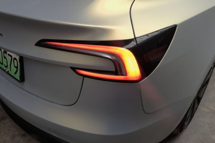 Tesla Model 3 2024 car image #8