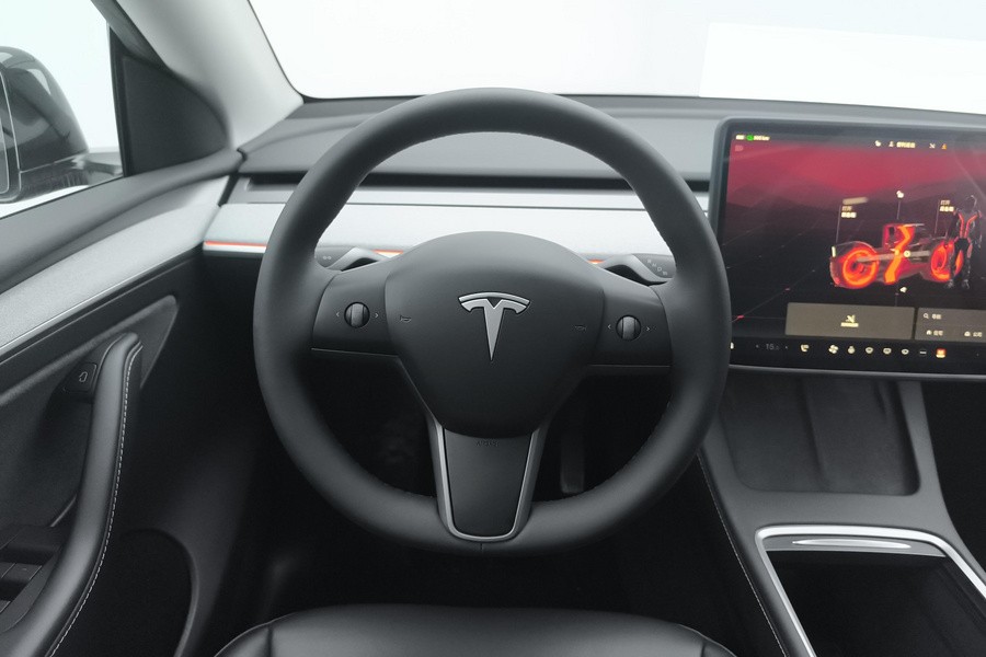Tesla Model Y 2024 #13 Tesla Model Y 2024 car image #13