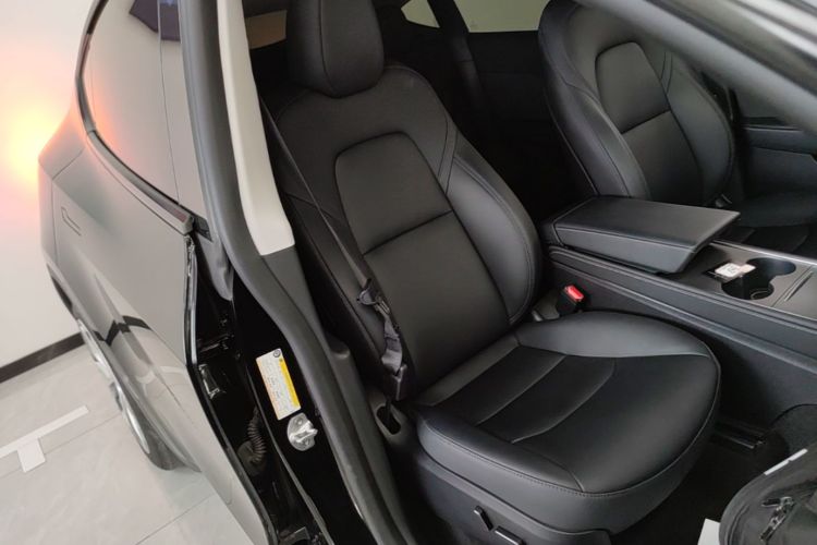 Tesla Model Y 2023 car image #24