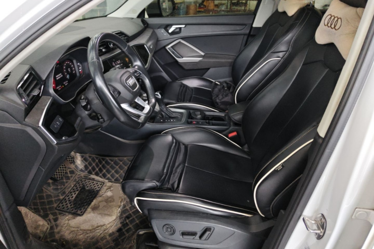 Audi Q3 2022 car image #15