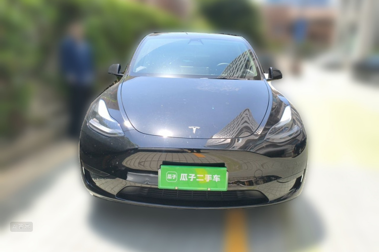 Tesla Model Y 2023 car image #3