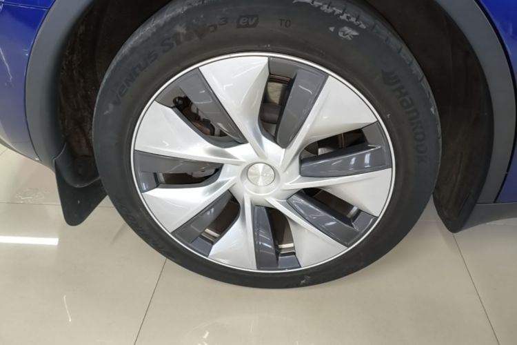 Tesla Model Y 2022 #10 Tesla Model Y 2022 car image #10