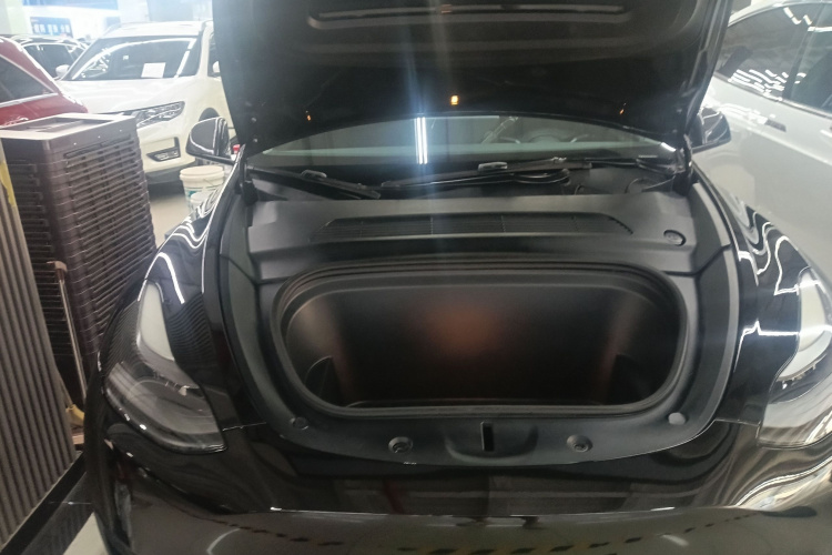 Tesla Model Y 2021 #20 Tesla Model Y 2021 car image #20