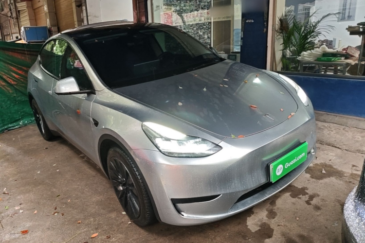 Tesla Model Y 2023 #4 Tesla Model Y 2023 car image #4