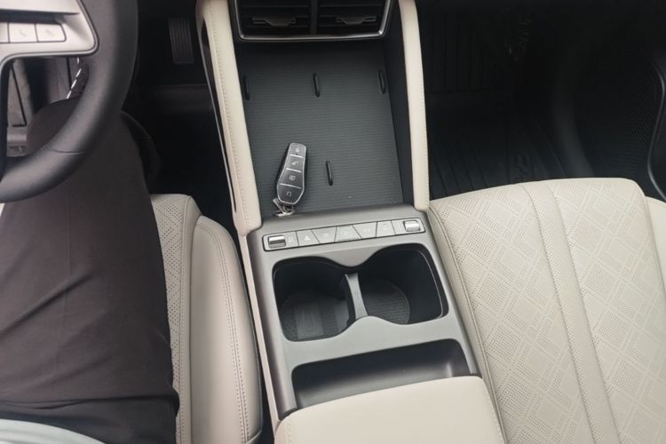 BYD YuanUP 2025 #14 BYD YuanUP 2025 immagine di auto #14