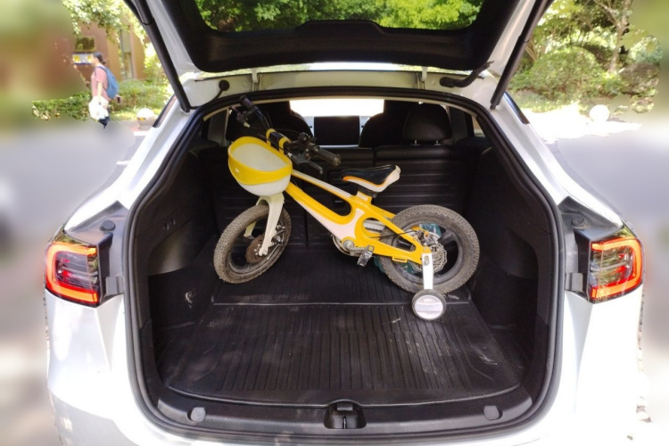 Tesla Model Y 2024 car image #21