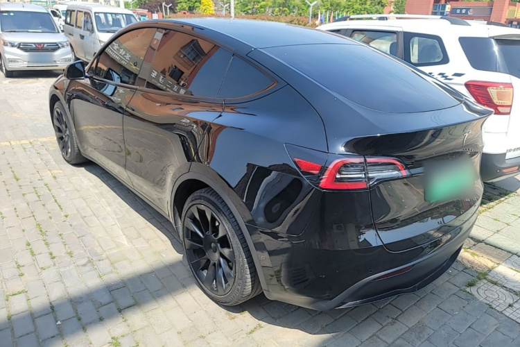 Tesla Model Y 2023 #5 Tesla Model Y 2023 car image #5