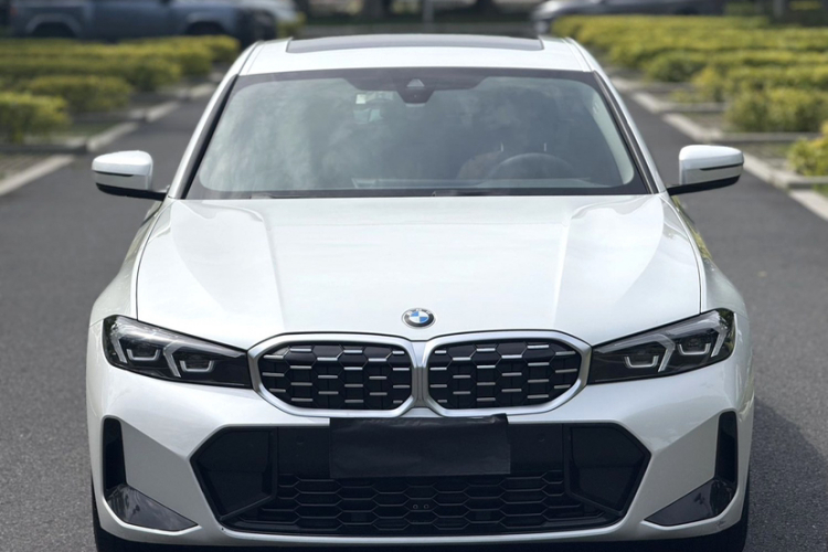 BMW 3 Series 2023 car image #11