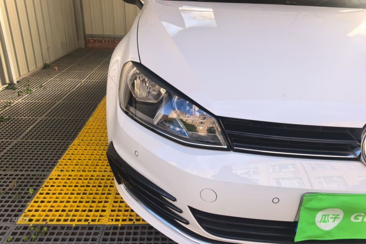 Volkswagen Golf 2017 car image #8