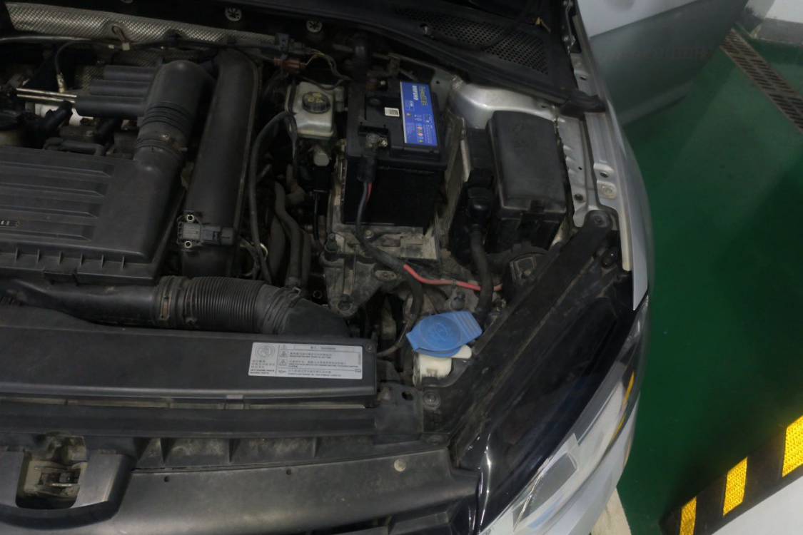 Volkswagen Golf 2014 car image #12