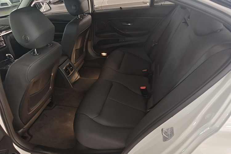 BMW 3 Series 2017 #17 BMW 3 Series 2017 car image #17