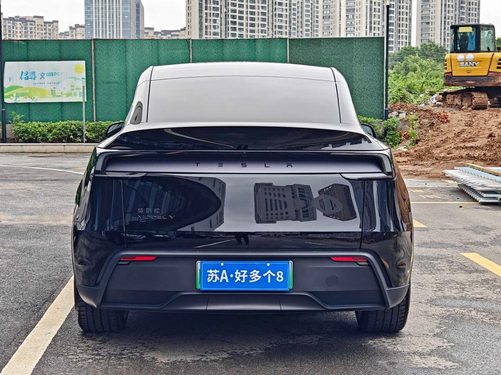 Tesla Model Y 2026 #5 Tesla Model Y 2026 car image #5
