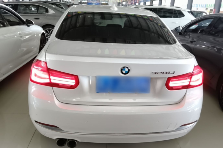 BMW 3 Series 2018 #6 BMW 3 Series 2018 immagine di auto #6