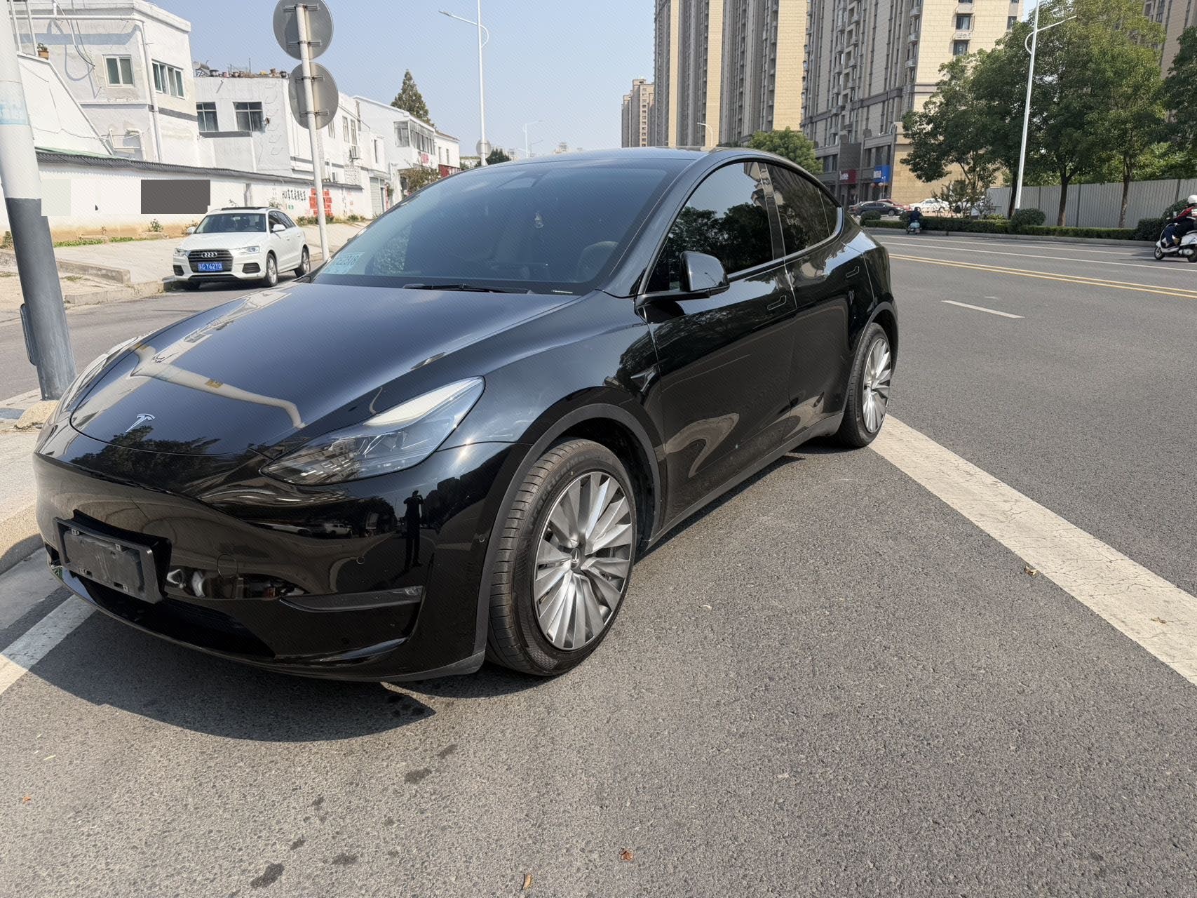 Tesla Model Y 2022 immagine di auto 
