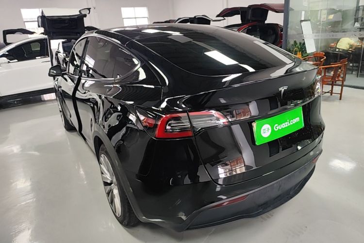 Tesla Model Y 2023 #5 Tesla Model Y 2023 car image #5