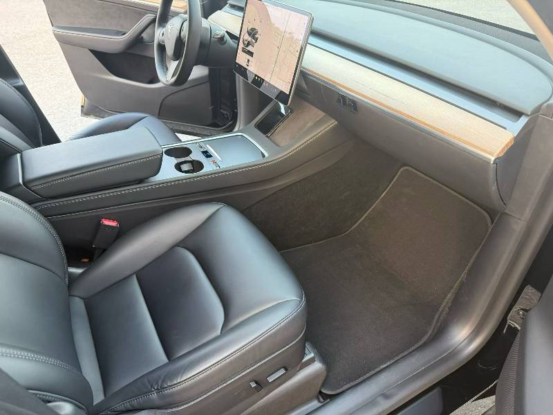 Tesla Model Y 2021 #8 Tesla Model Y 2021 car image #8