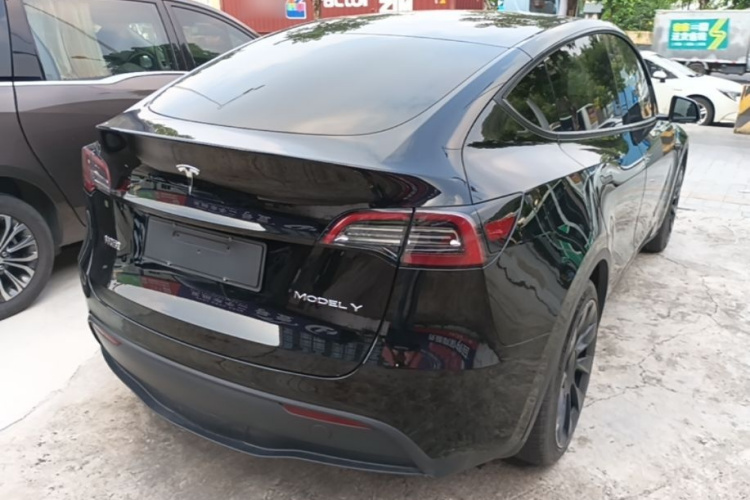 Tesla Model Y 2022 #7 Tesla Model Y 2022 car image #7