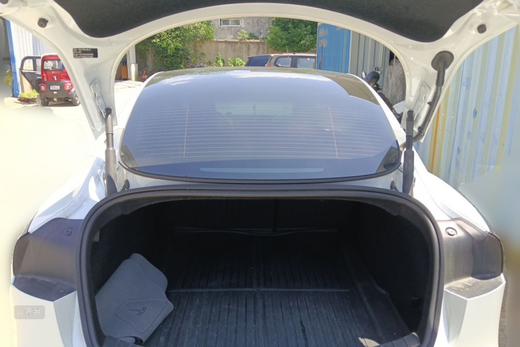 Tesla Model 3 2024 car image #21