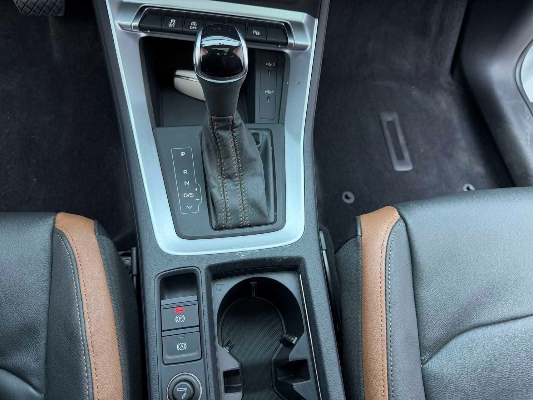 Audi Q3 2023 car image #9