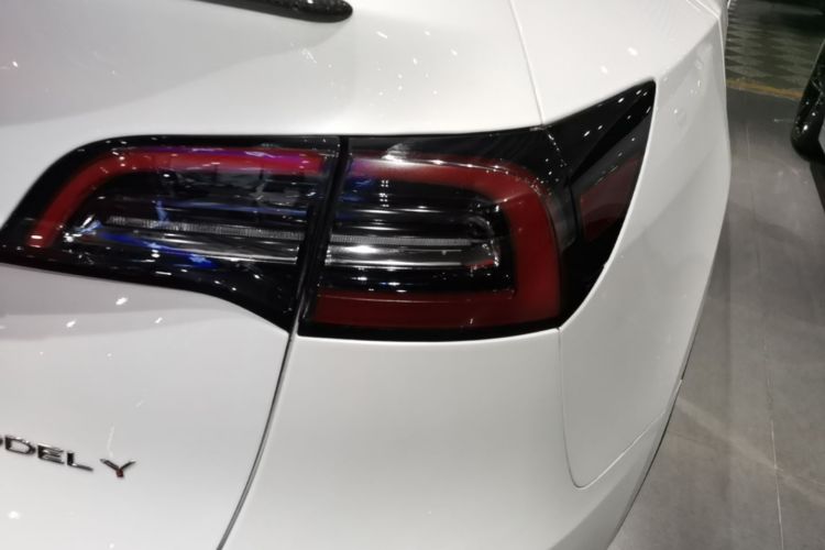 Tesla Model Y 2022 car image #8