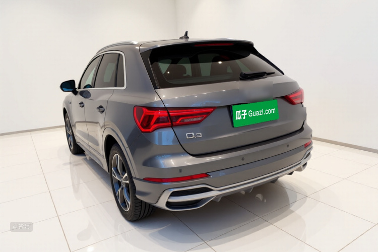 Audi Q3 2021 car image #5