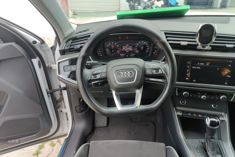 Audi Q3 2021 immagine di auto #12