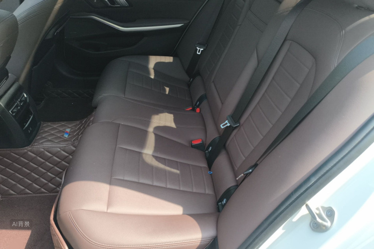 BMW 3 Series 2020 car image #19