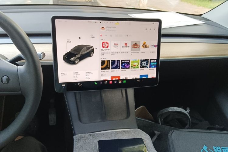 Tesla Model Y 2021 #13 Tesla Model Y 2021 car image #13