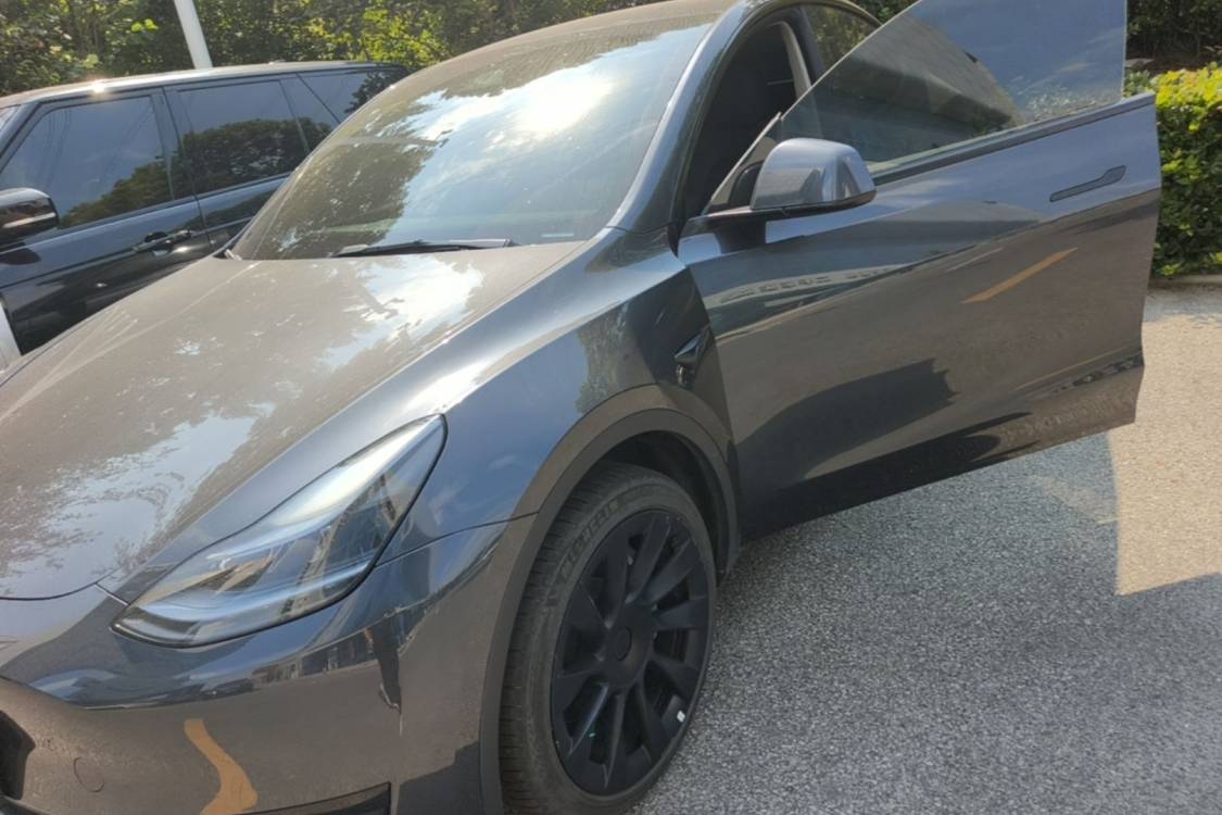 Tesla Model Y 2024 car image #24