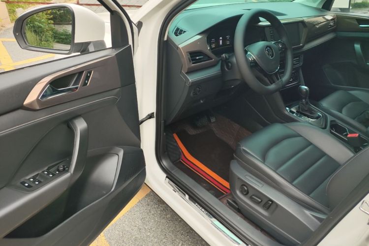 Volkswagen Tharu 2022 car image #16