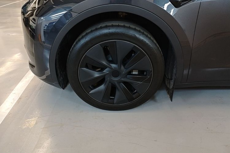 Tesla Model Y 2024 #9 Tesla Model Y 2024 car image #9