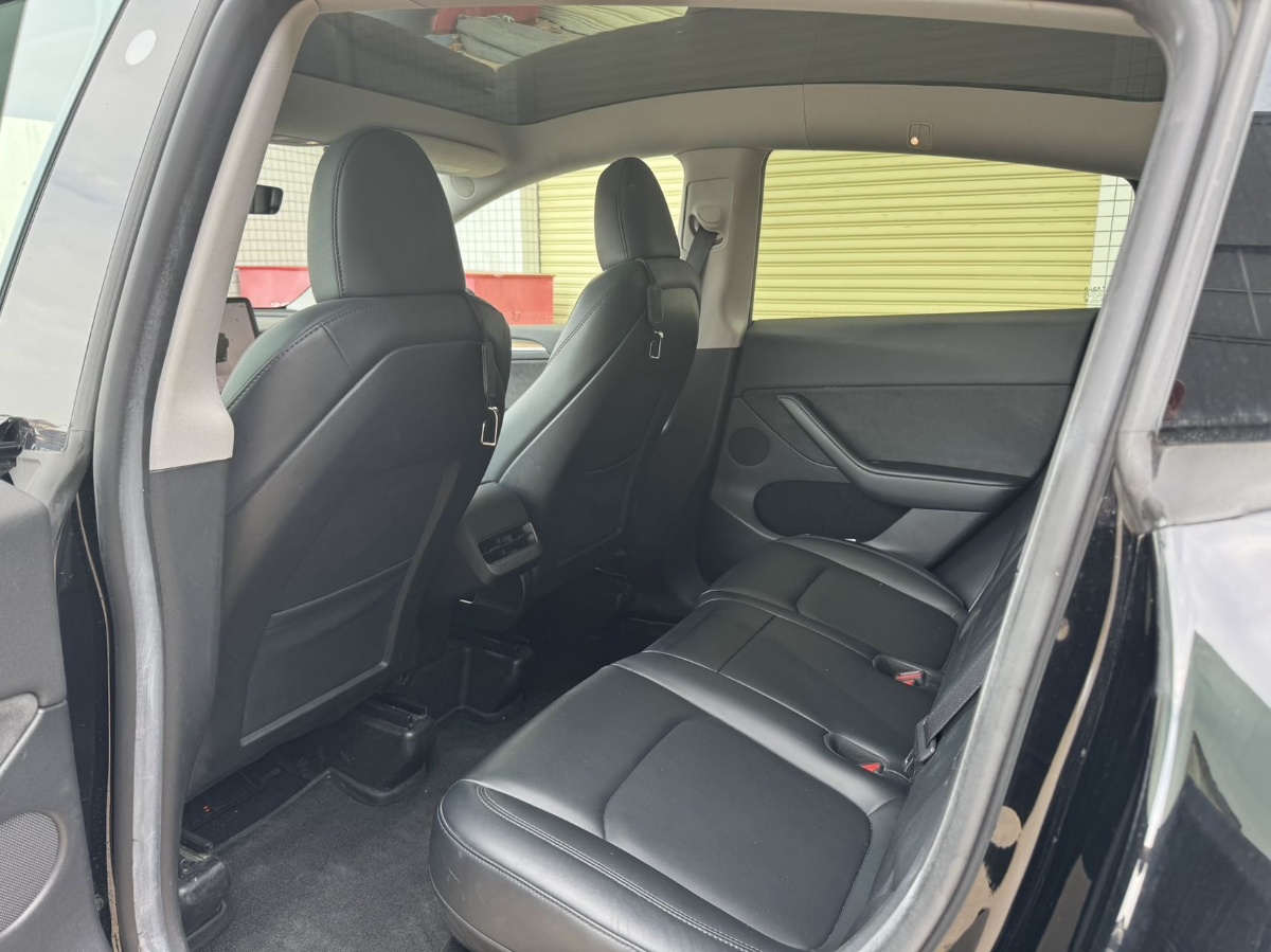 Tesla Model Y 2023 #5 Tesla Model Y 2023 car image #5