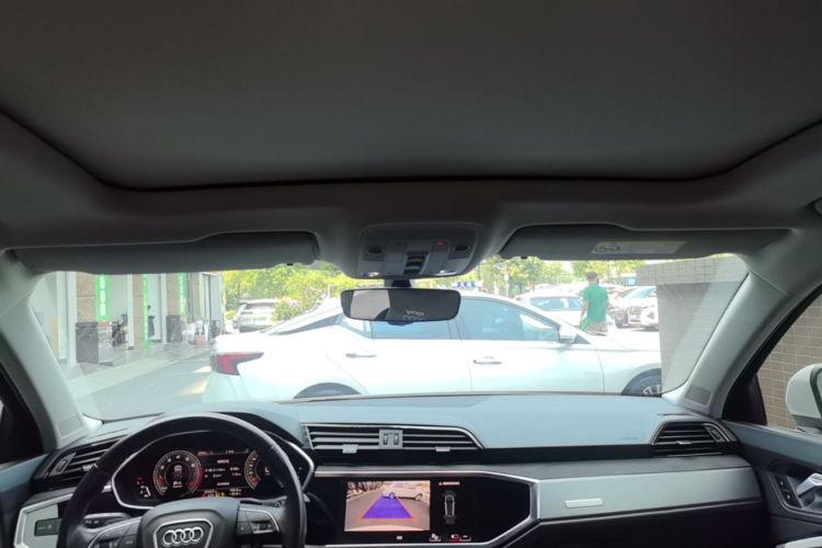 Audi Q3 2023 car image #21