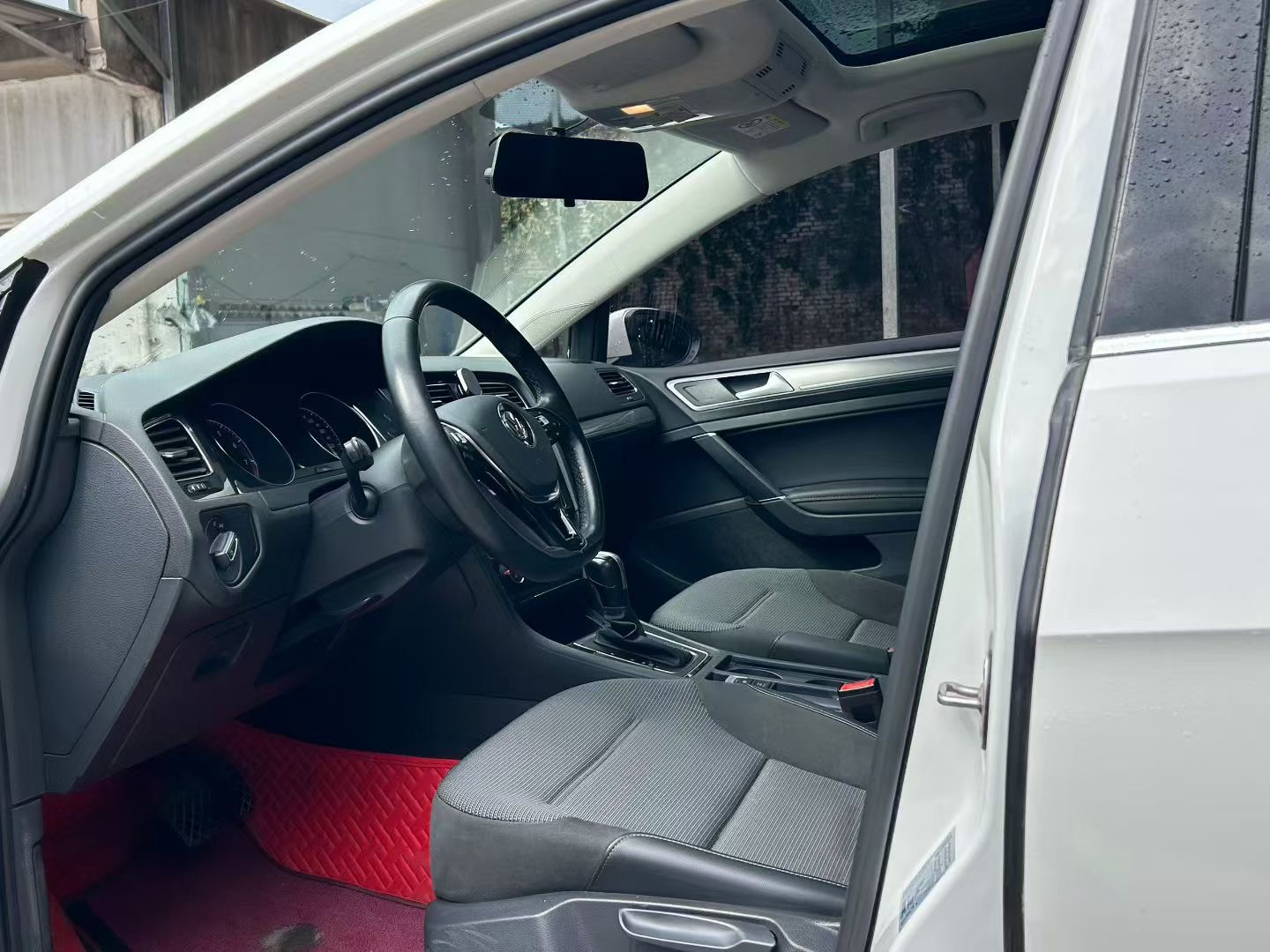 Volkswagen Golf 2019 car image #7
