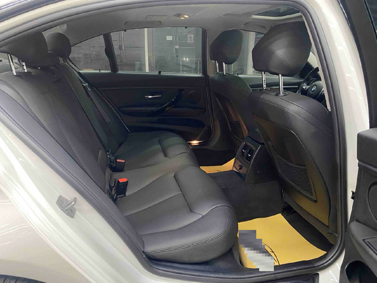 BMW 3 Series 2019 car image #11