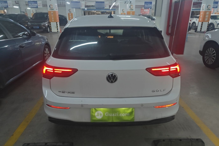 Volkswagen Golf 2023 car image #4
