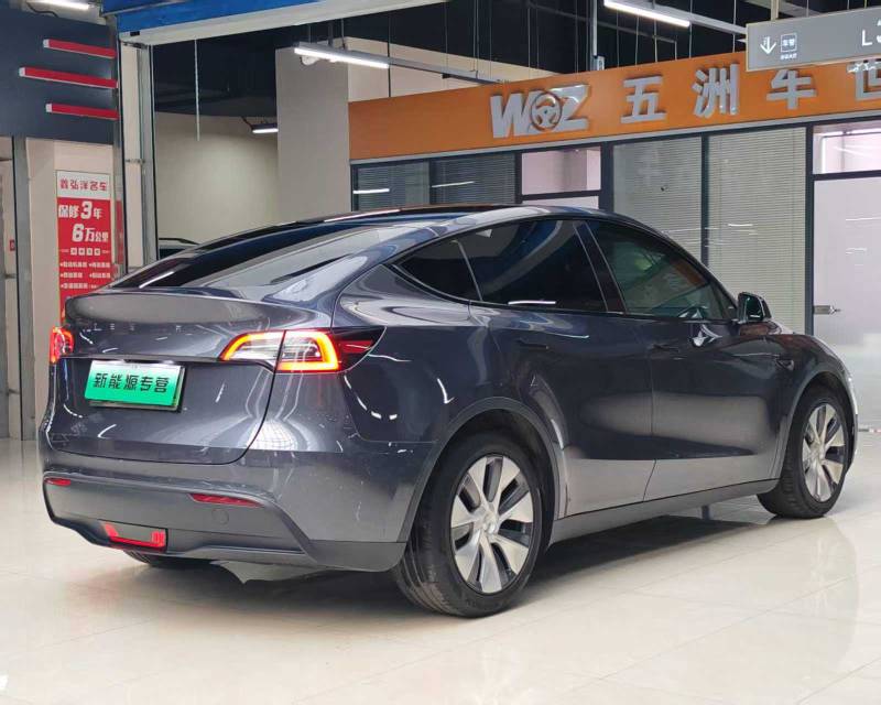 Tesla Model Y 2023 car image #3