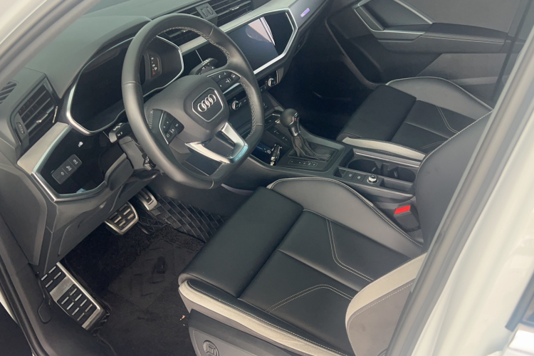 Audi Q3 2024 car image #22