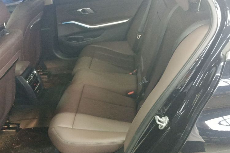 BMW 3 Series 2024 car image #17